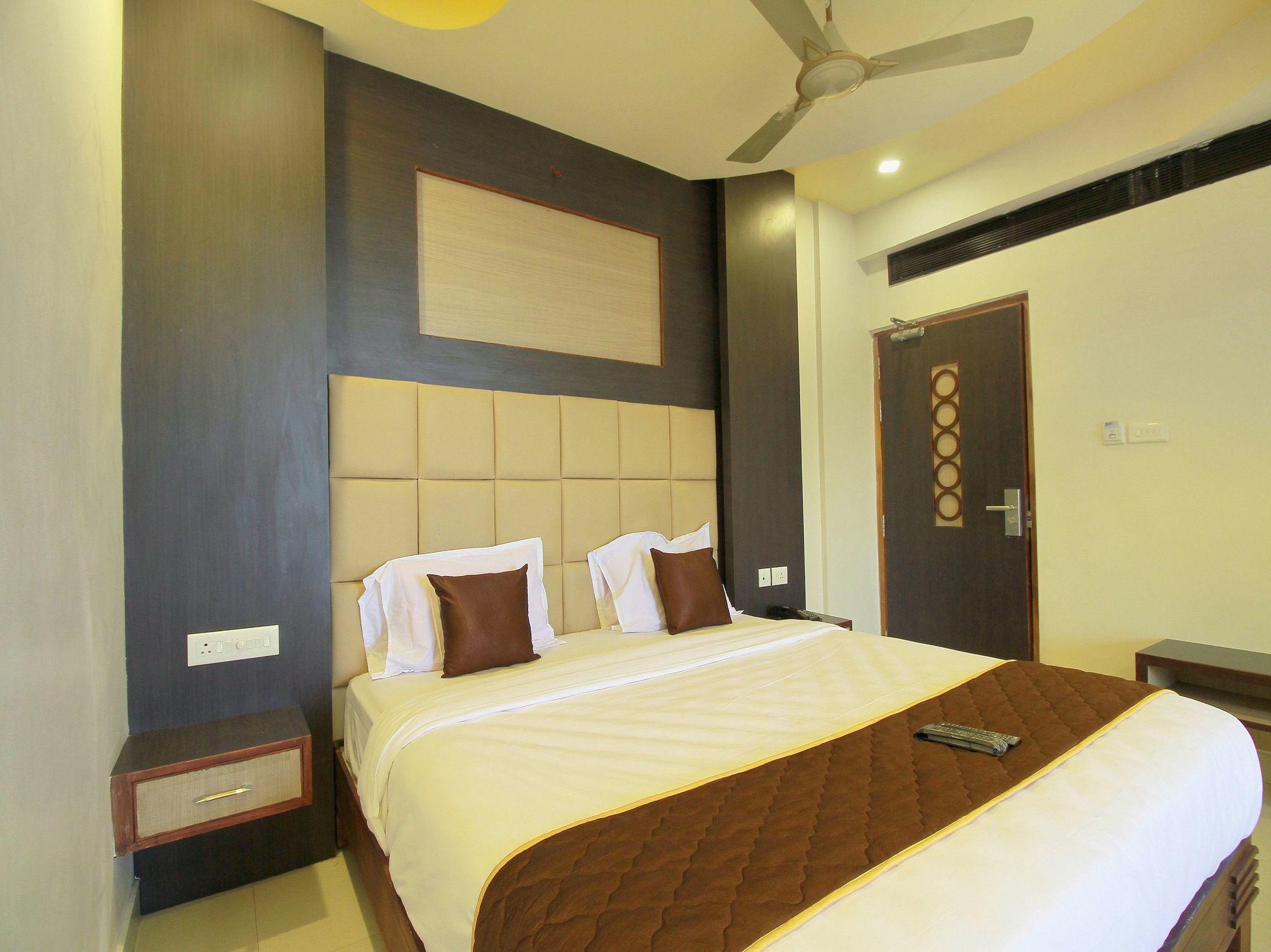 Oyo 11489 Pkn Classic Regency Madurai Εξωτερικό φωτογραφία